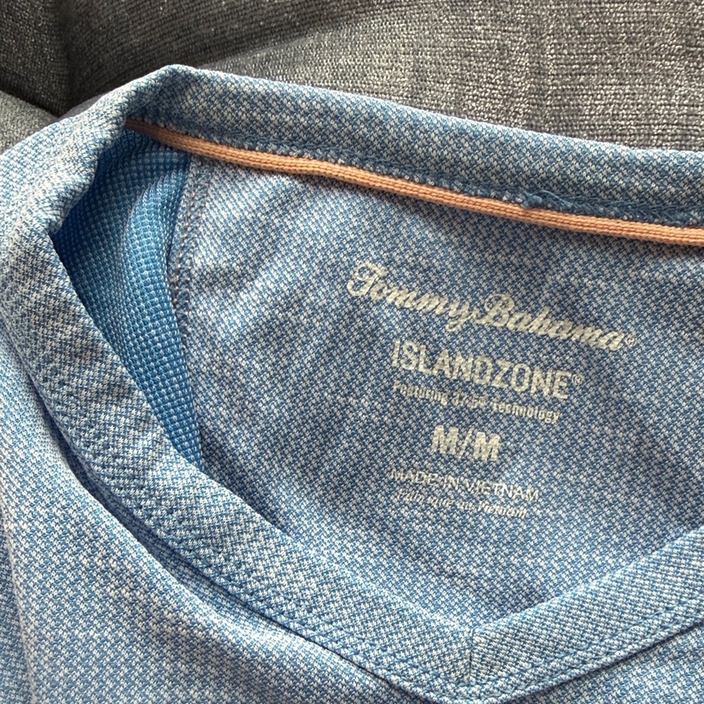 Tommy Bahama Mens IslandZone Light Blue  V neck 37.5 technology Medium M